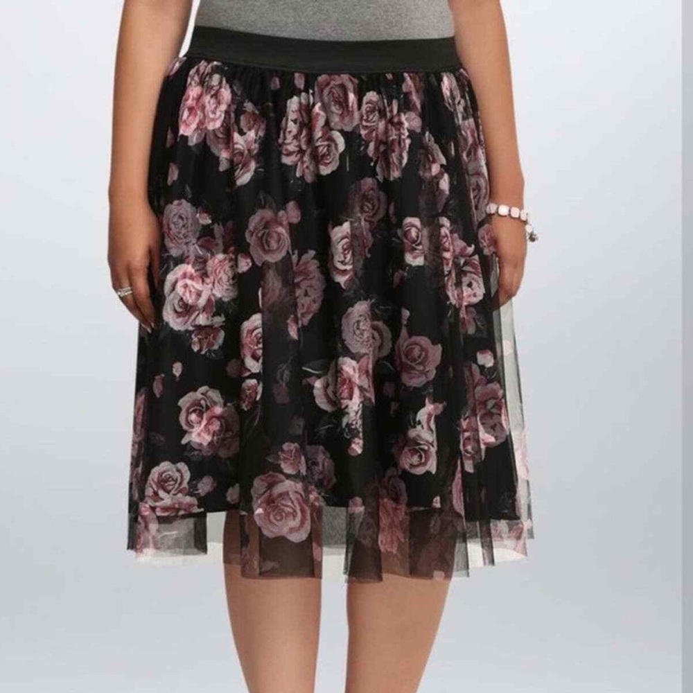 Torrid Black Floral Print Tulle Skirt size 1/2 2x 14 16 18
